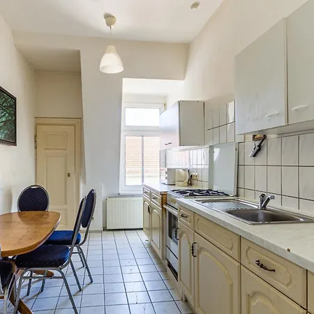 Enjoy Your With Dkn - Mon-sun - Late Night Check-in - Multilanguage - Near Railway Station - Witamy Serdecznie Apartamento *