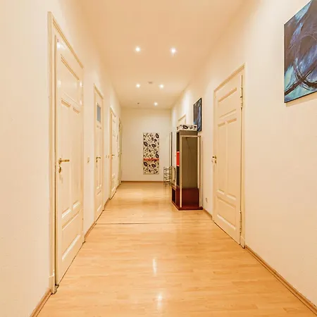 Enjoy Your With Dkn - Mon-sun - Late Night Check-in - Multilanguage - Near Railway Station - Witamy Serdecznie Apartamento *
